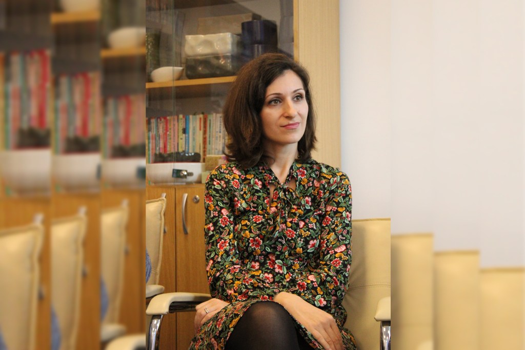 Poate Țara dimineților liniștite să cucerească orașul claxoanelor și al bormașinilor? INTERVIU Diana Peca, profa care aduce cultura coreeană în rândul noilor&nbsp;generații