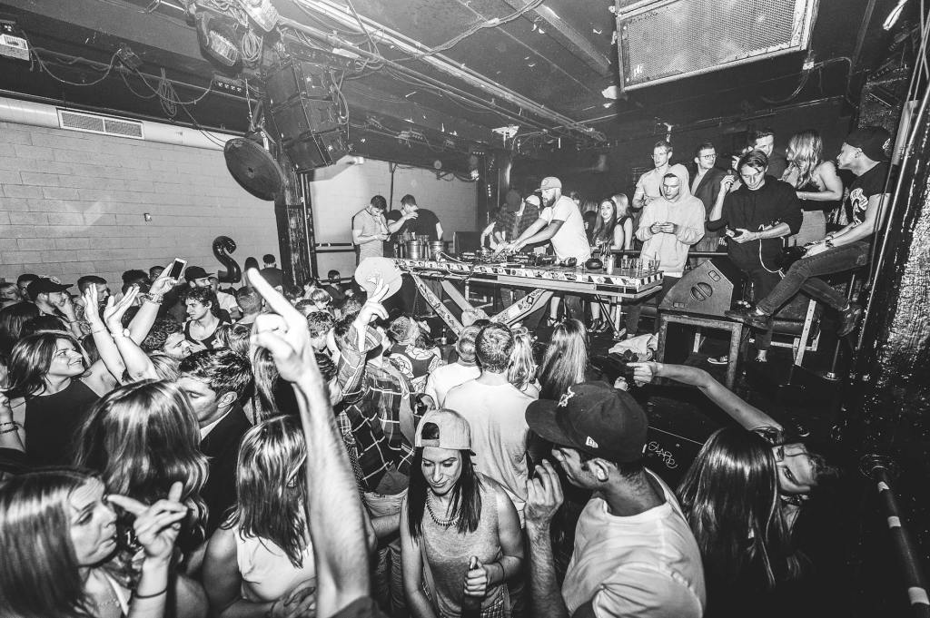 Ce facem săptămâna aceasta în București? Ne pregătim pentru apocalipsa zombi. Sau mâncăm ciocolată, mergem la teatru și dansăm