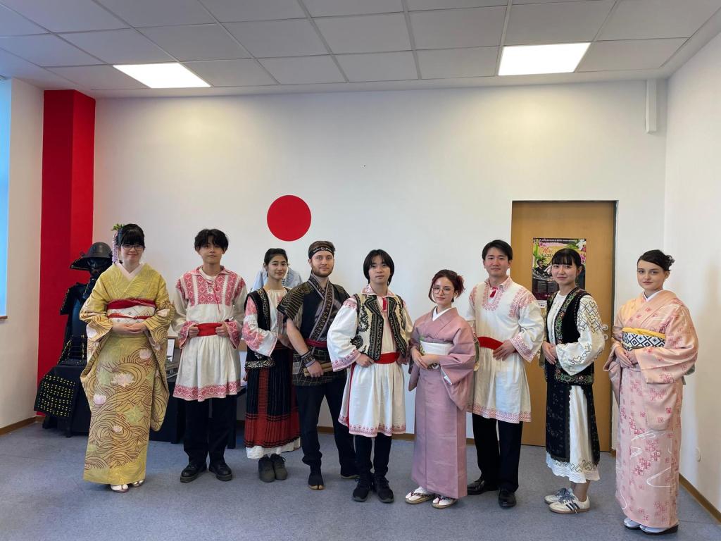 De la sushi la mici | Cum văd viața în România 3 tineri japonezi aflați la studii în&nbsp;București