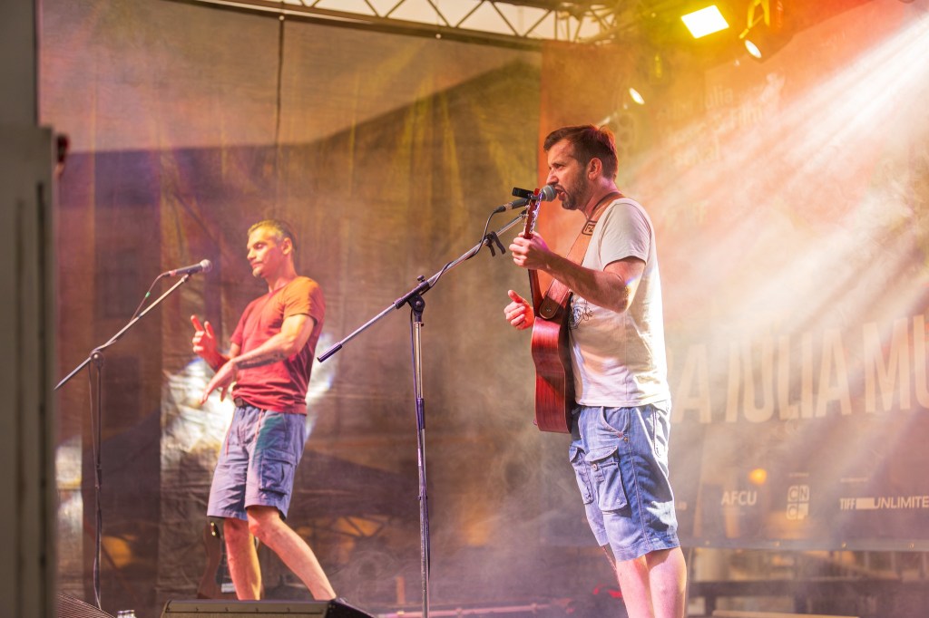 Săptămâna aceasta în București: Concert Fără Zahăr | Petrecere ca-n Ibiza | Atmosfera Beatles | Proiecția filmului „24 hours party&nbsp;people”