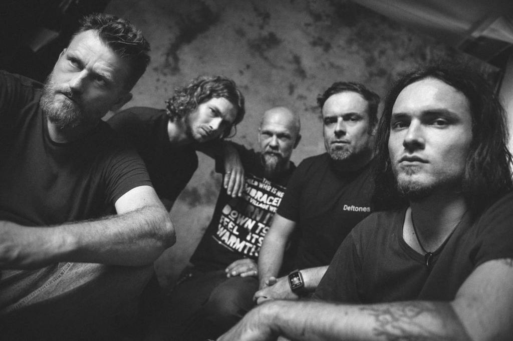 Luna Amară la 25 de ani | Interviu cu Mihnea Blidariu despre schimbare, introspecție, mesaj social și public: „De multe ori, muzica m-a&nbsp;vindecat”