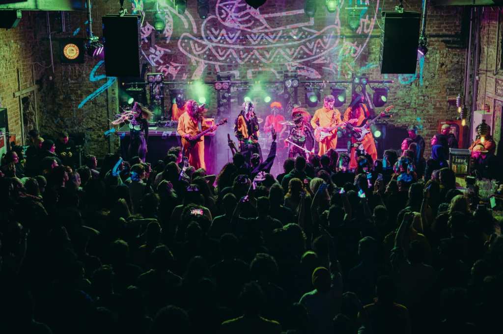 Săptămâna aceasta în București: SPP Acustic @ Expirat | Christmas Silent Party @ J’ai Bistrot | Solidago @ Forge | „Ultima dorință” @ Teatrul Apropo | Expoziție „Zabrenicele Bucovinei” @&nbsp;MȚR