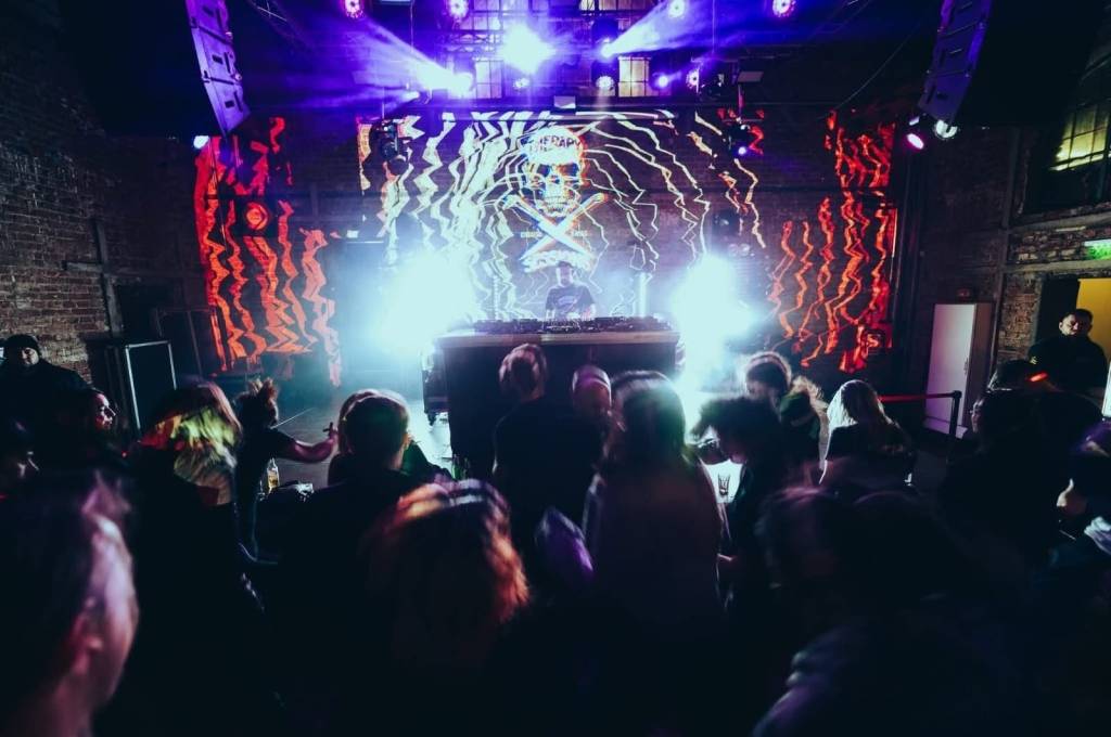 Săptămâna aceasta în București: B:pressure pres. Therapy Sessions @ Expirat | Grand Reopening Party @ J’ai Bistrot | Rage Rave @ Encore | 404 Love @ Apropo | Expoziție „Henry Mavrodin și Florin Ciubotaru” @&nbsp;MȚR