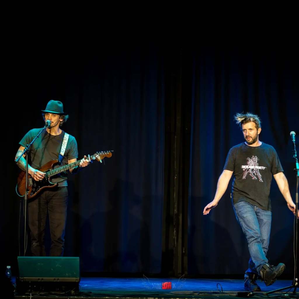 Săptămâna aceasta în București: Concert Fără Zahăr @ Quantic | Bucharest Tekno Unit by Sleepnot Soundsystem @ Forge | AdyB – lansare „Devotion” @ nJOY | Expoziție de veșminte „Din Bihor la New York” @ MȚR | „Whatsapp, girl?” @ Teatrul&nbsp;Apropo