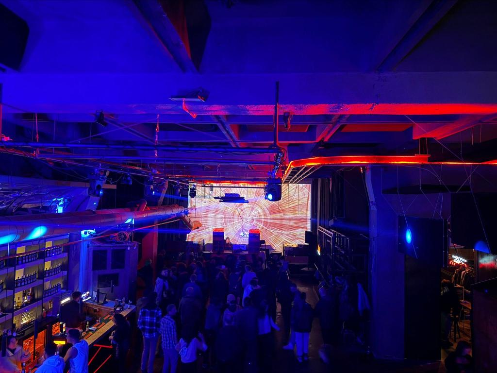 SleepNot! Soundsystem organizează o nouă petrecere dedicată comunității tekno din București | DJ Onix: „Scriem un nou capitol BTU la&nbsp;Forge”