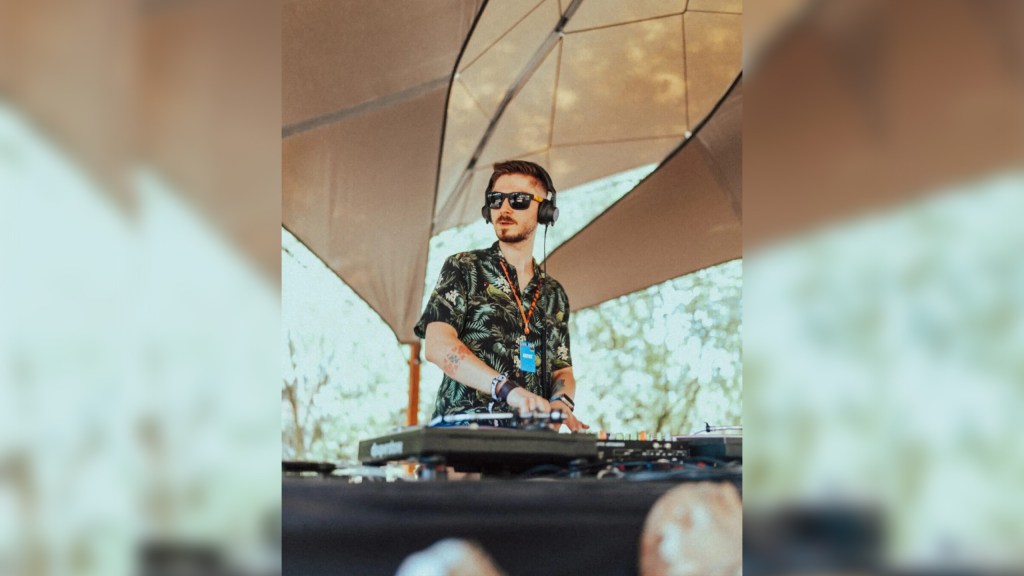 S-T-PHAN: „Cea mai mare provocare a fost să capăt încredere și să-mi găsesc propria identitate” | Interviu despre cum a început să pună muzică, viața de DJ, publicul Expirat și diferențele dintre Cluj-Napoca și București