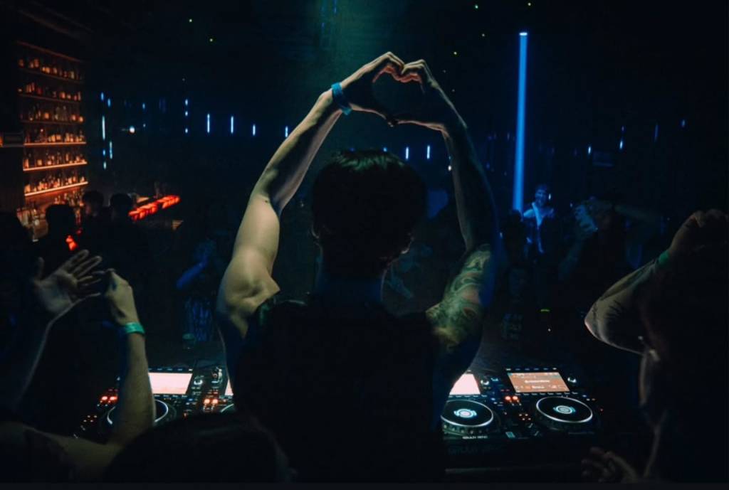 Săptămâna aceasta în București: Grayzone Community Edition @ Nether | Corina Sucarov – DJ Set @ Până Mâine | The Devil is Back @ Nether | Expoziție „Între două lumi” @ Muzeul Țăranului