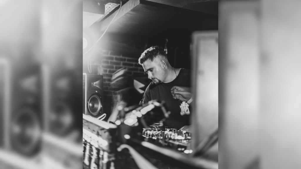 Kolosu: „Muzica mi-a fost alături în toate momentele, de la cele mai joase până la cele mai fericite” | Interviu despre activitatea de DJ, cultura psytrance și echipa&nbsp;Dystopix