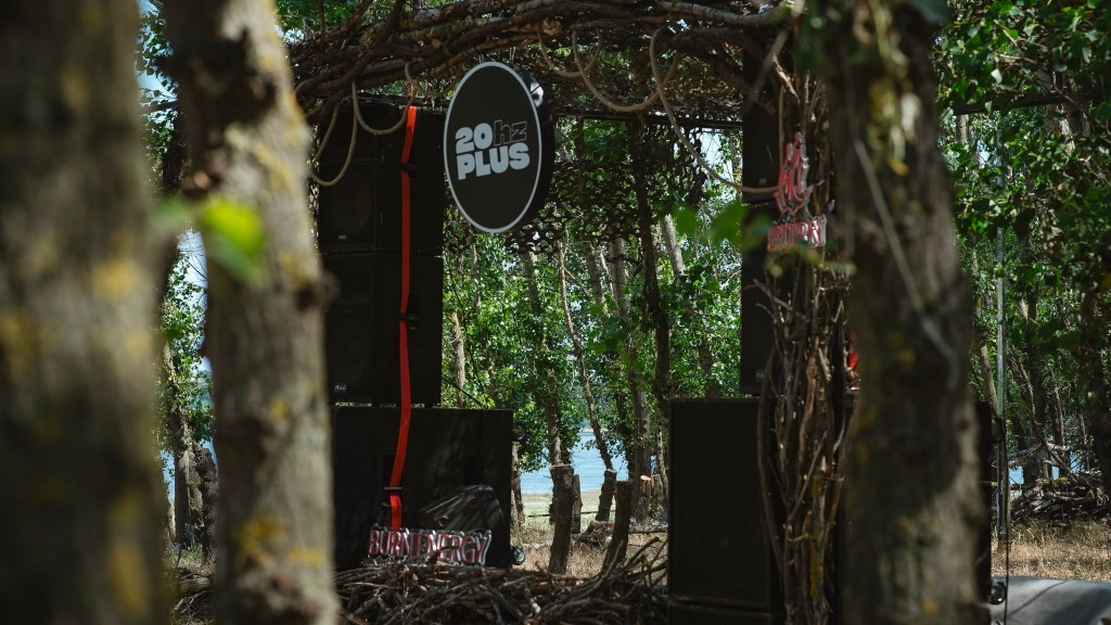 Natură, piscină și bass music: 20hz Plus @ A2WAKE – 15 august